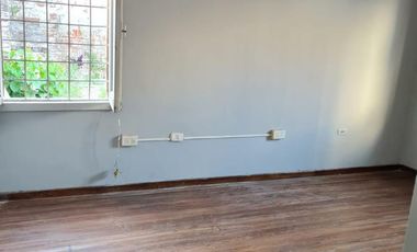 MUY BUEN PH EN PLANTA BAJA FRENTE A PLAZA SAENZ PEÑA  - Parana