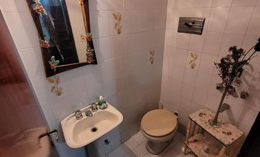 ¡Hermosa casa  de 5 ambientes en calle Catamarca, Mar de Ajo!