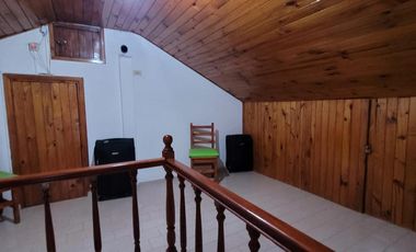 ¡Hermosa casa  de 5 ambientes en calle Catamarca, Mar de Ajo!