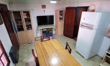 ¡Hermosa casa  de 5 ambientes en calle Catamarca, Mar de Ajo!