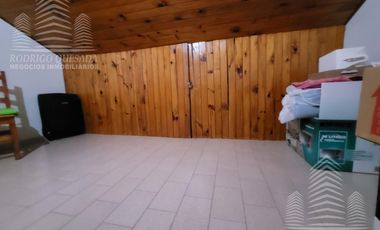 ¡Hermosa casa  de 5 ambientes en calle Catamarca, Mar de Ajo!