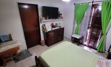 ¡Hermosa casa  de 5 ambientes en calle Catamarca, Mar de Ajo!