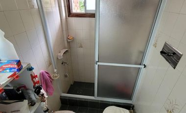 ¡Hermosa casa  de 5 ambientes en calle Catamarca, Mar de Ajo!