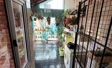 ¡Hermosa casa  de 5 ambientes en calle Catamarca, Mar de Ajo!