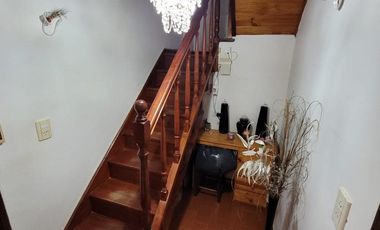 ¡Hermosa casa  de 5 ambientes en calle Catamarca, Mar de Ajo!