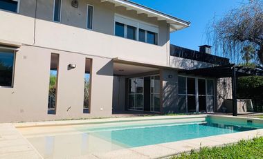 Venta casa 4 dormitorios.  BARRIO CERRADO SAN MARINO - FUNES