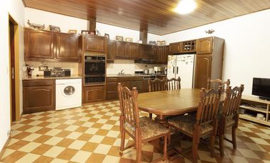 VENTA CASA 4 AMB COCHERA 2 AUTOS QUINCHO VALENTIN ALSINA LANÚS