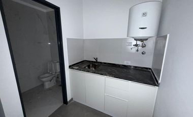 Local con persiana automática y baño, Excelente zona comercial - Wilde centro