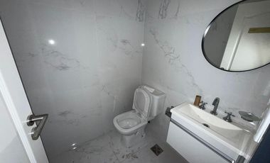 Local con persiana automática y baño, Excelente zona comercial - Wilde centro