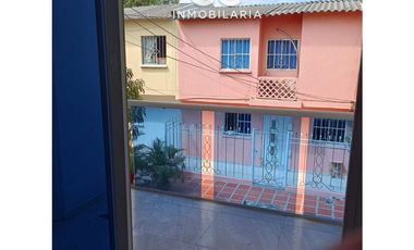 Se arrienda casa 2 pisos urbanización los campanos