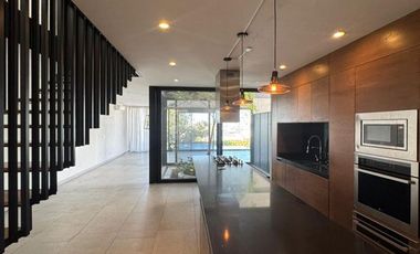 CASA EN VENTA O RENTA EN ALCAZAR ORIENTE