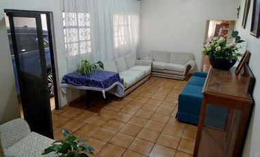 OPORTUNIDAD PARA DESARROLLADORES: Casa en Venta a un costado del Autódromo Hnos. Rodríguez!!