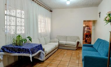 OPORTUNIDAD PARA DESARROLLADORES: Casa en Venta a un costado del Autódromo Hnos. Rodríguez!!