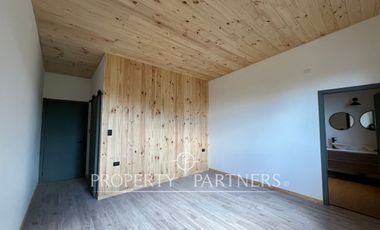 Moderna casa en condominio consolidado