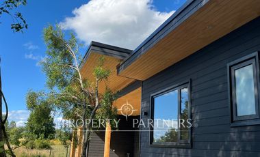 Moderna casa en condominio consolidado