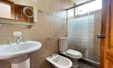 Renta casa independiente, 4 dormitorios, Puembo, sector el Obraje