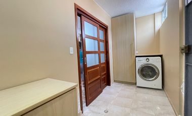 Renta casa independiente, 4 dormitorios, Puembo, sector el Obraje