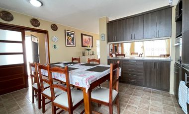 Renta casa independiente, 4 dormitorios, Puembo, sector el Obraje