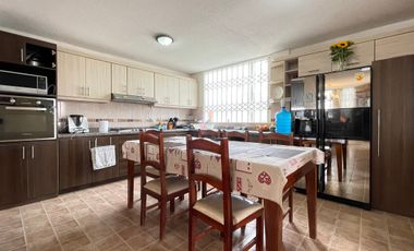 Renta casa independiente, 4 dormitorios, Puembo, sector el Obraje