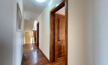 Renta casa independiente, 4 dormitorios, Puembo, sector el Obraje