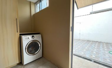 Renta casa independiente, 4 dormitorios, Puembo, sector el Obraje