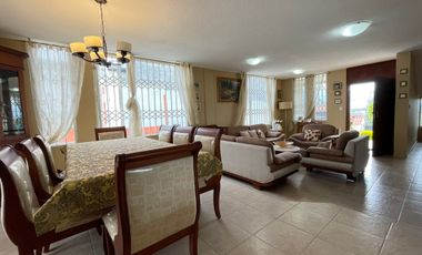 Renta casa independiente, 4 dormitorios, Puembo, sector el Obraje