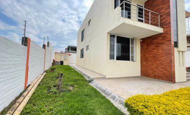 Renta casa independiente, 4 dormitorios, Puembo, sector el Obraje