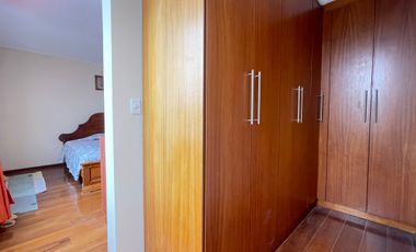 Renta casa independiente, 4 dormitorios, Puembo, sector el Obraje