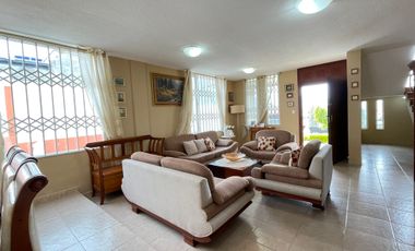 Renta casa independiente, 4 dormitorios, Puembo, sector el Obraje