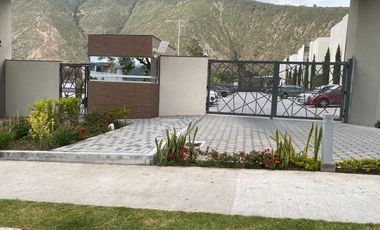 CASA RENTA EL LIMONAR MITAD DEL MUNDO