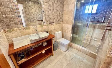 Sólida y moderna en condominio  Viña Sto Domingo