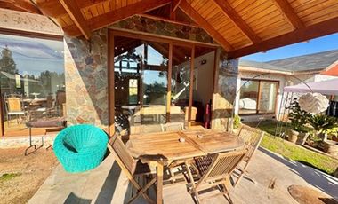 Sólida y moderna en condominio  Viña Sto Domingo