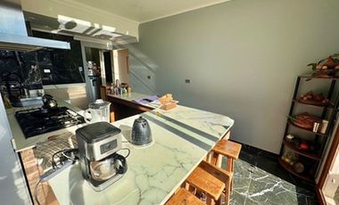 Sólida y moderna en condominio  Viña Sto Domingo