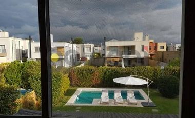 Excelente Casa En Venta con Piscina en Altos De Hudson I