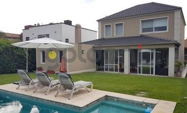 Excelente Casa En Venta con Piscina en Altos De Hudson I