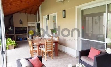 Excelente Casa En Venta con Piscina en Altos De Hudson I