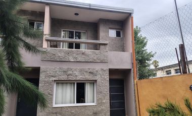 Duplex 3 ambientes - con jardín y espacio guarda coches -