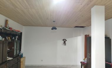 Casa en venta en Malvinas Argentinas, GBA Norte - 6 ambientes