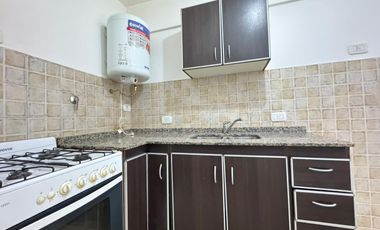 Amplio departamento de 2 ambientes en alquiler Moron Sur