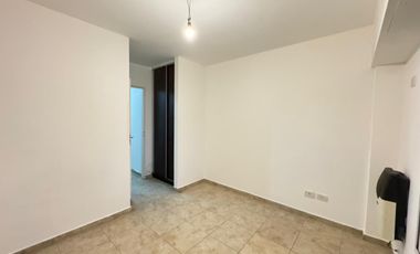 Amplio departamento de 2 ambientes en alquiler Moron Sur