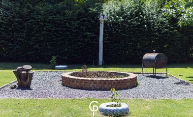 CASA QUINTA EN VENTA EN 20 DE JUNIO , PARQUE Y PILETA