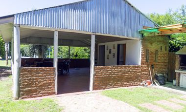 CASA QUINTA EN VENTA EN 20 DE JUNIO , PARQUE Y PILETA