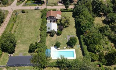 CASA QUINTA EN VENTA EN 20 DE JUNIO , PARQUE Y PILETA