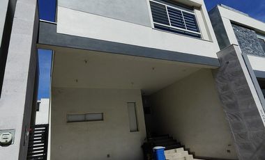 CASA EN RENTA DE 3, SEMI AMUEBLADA EN DOMINIO CUMBRES . GRACIA, NL