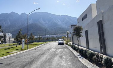 CASA EN RENTA DE 3, SEMI AMUEBLADA EN DOMINIO CUMBRES . GRACIA, NL