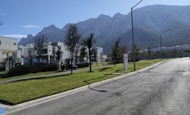 CASA EN RENTA DE 3, SEMI AMUEBLADA EN DOMINIO CUMBRES . GRACIA, NL