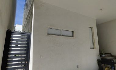 CASA EN RENTA DE 3, SEMI AMUEBLADA EN DOMINIO CUMBRES . GRACIA, NL