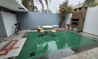 Casa 4 ambientes con cochera en venta en Quilmes