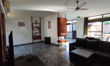 Casa 4 ambientes con cochera en venta en Quilmes