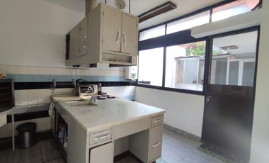 Casa 4 ambientes con cochera en venta en Quilmes